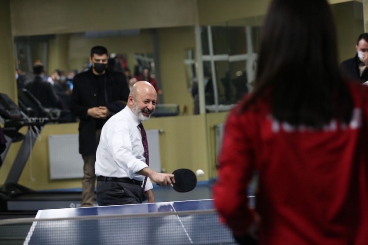 BAŞKAN ÇOLAKBAYRAKDAR’DAN ŞAMPİYON SPORCULARA ÖDÜL
