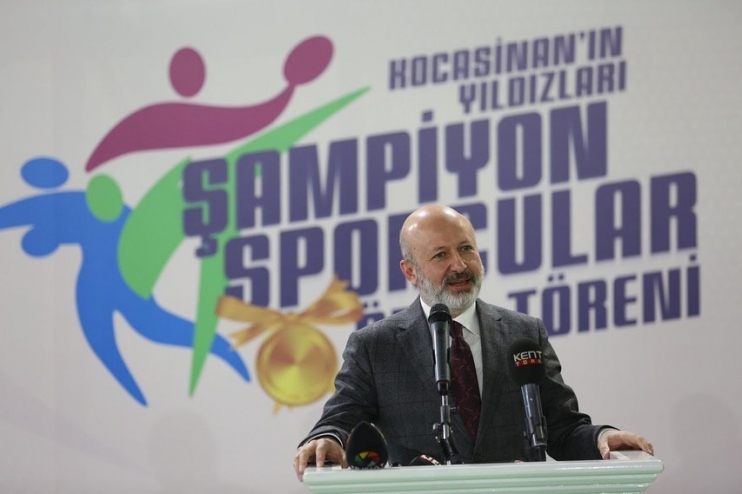BAŞKAN ÇOLAKBAYRAKDAR’DAN ŞAMPİYON SPORCULARA ÖDÜL