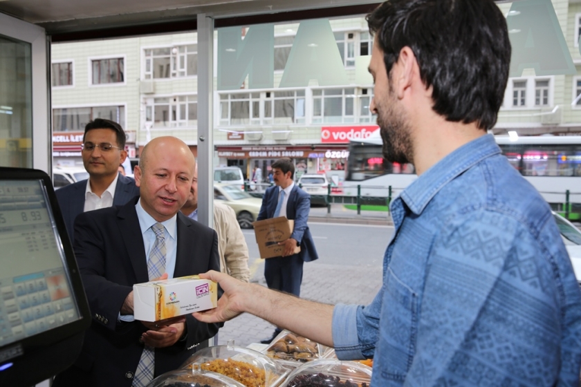 İFTAR HURMALARI BAŞKAN ÇOLAKBAYRAKDAR’DAN