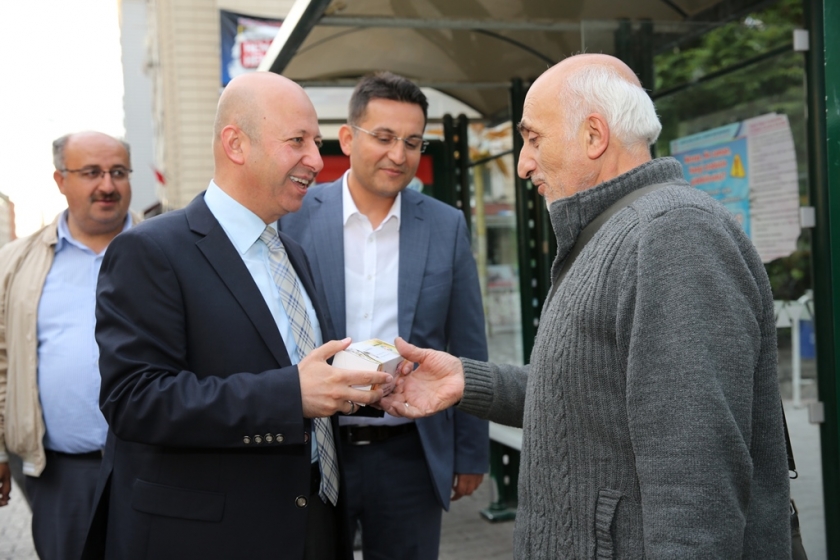 İFTAR HURMALARI BAŞKAN ÇOLAKBAYRAKDAR’DAN