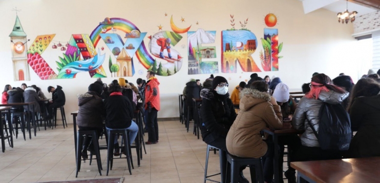KOCASİNAN’DA BAŞARILI OLAN LİSELİ ÖĞRENCİLER, ERCİYES GEZİSİ İLE ÖDÜLLENDİRİLİYOR