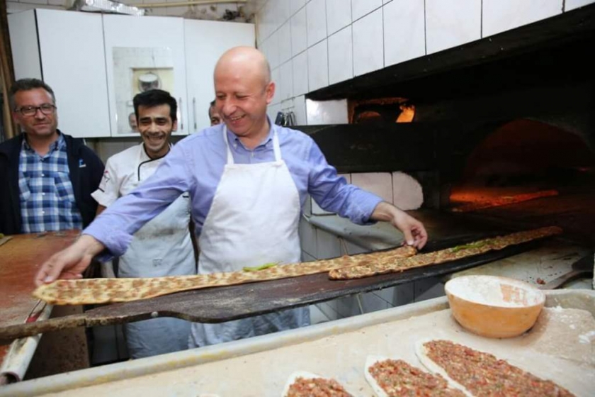 FEVZİÇAKMAKLILARIN SAHUR PİDESİNİ ÇOLAKBAYRAKDAR PİŞİRDİ