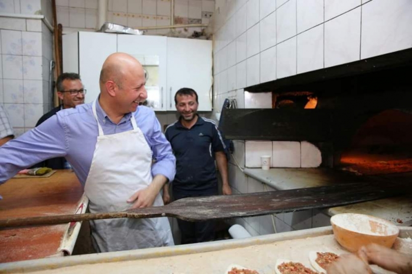 FEVZİÇAKMAKLILARIN SAHUR PİDESİNİ ÇOLAKBAYRAKDAR PİŞİRDİ