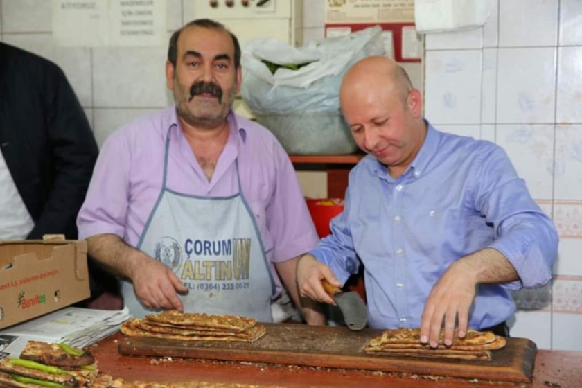FEVZİÇAKMAKLILARIN SAHUR PİDESİNİ ÇOLAKBAYRAKDAR PİŞİRDİ