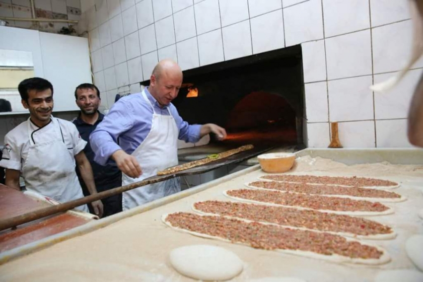 FEVZİÇAKMAKLILARIN SAHUR PİDESİNİ ÇOLAKBAYRAKDAR PİŞİRDİ