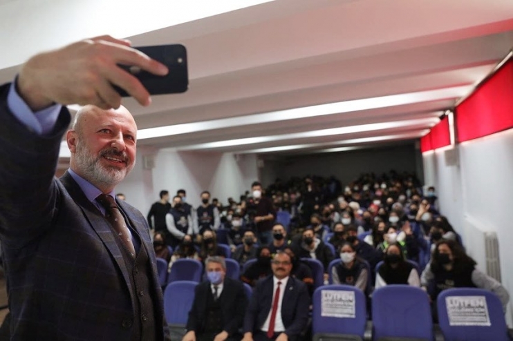 BAŞKAN ÇOLAKBAYRAKDAR’DAN GENÇLERE 3 YENİ KÜTÜPHANE MÜJDESİ