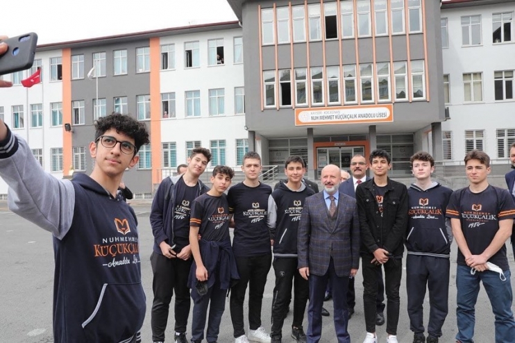 BAŞKAN ÇOLAKBAYRAKDAR’DAN GENÇLERE 3 YENİ KÜTÜPHANE MÜJDESİ