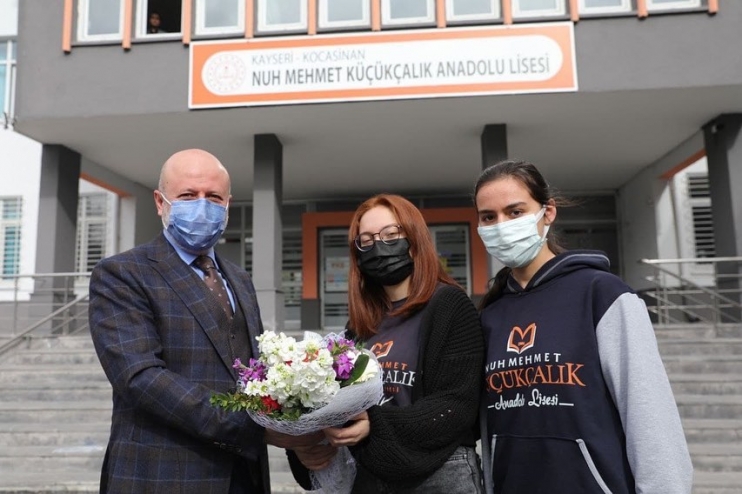 BAŞKAN ÇOLAKBAYRAKDAR’DAN GENÇLERE 3 YENİ KÜTÜPHANE MÜJDESİ