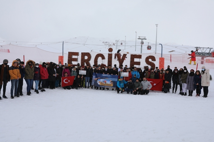 KOCASİNANLI ÖĞRENCİLER, ERCİYES’TE EĞLENCELİ BİR GÜN GEÇİRDİ