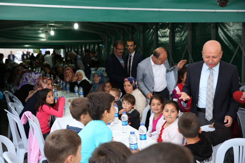 BAŞKAN ÇOLAKBAYRAKDAR, İFTARI ARGINCIK SAKİNLERİYLE AÇTI