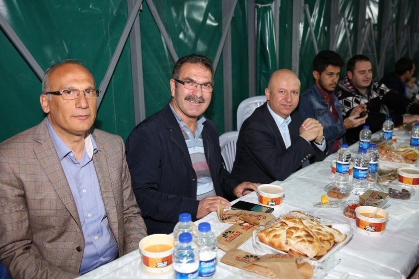 BAŞKAN ÇOLAKBAYRAKDAR, İFTARI ARGINCIK SAKİNLERİYLE AÇTI
