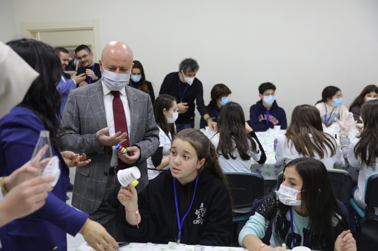 BAŞKAN ÇOLAKBAYRAKDAR, ERASMUS ÖĞRENCİLERİNİ MİSAFİR ETTİ