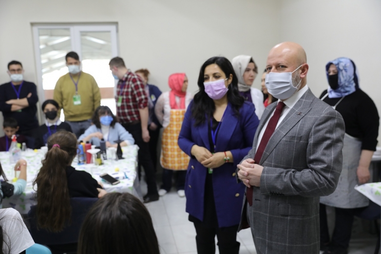 BAŞKAN ÇOLAKBAYRAKDAR, ERASMUS ÖĞRENCİLERİNİ MİSAFİR ETTİ