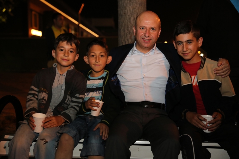 ÇOLAKBAYRAKDAR ÇİFTİ İFTARI ŞEHİT AİLESİYLE AÇTI