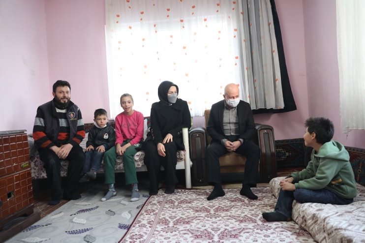 ÇOLAKBAYRAKDAR ÇİFTİ, KOCASİNANLILARIN KANDİLLERİNİ KUTLADI