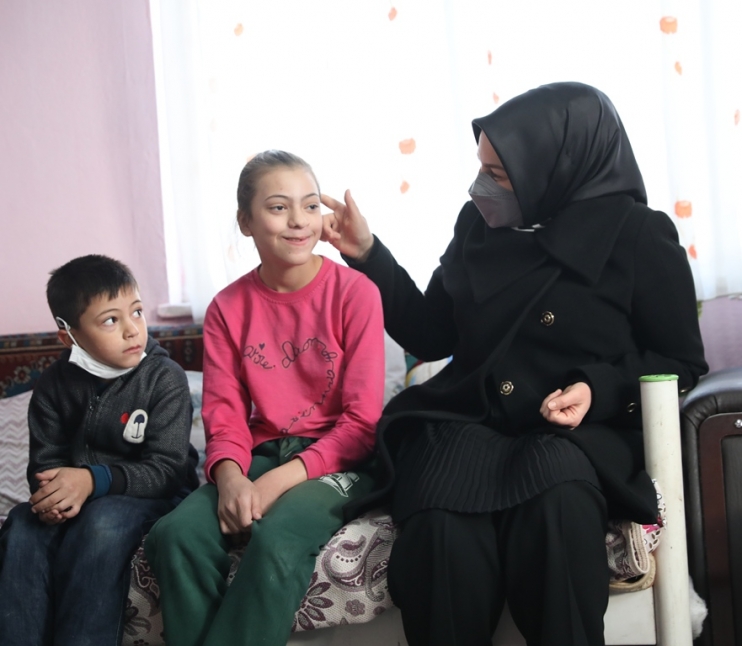 ÇOLAKBAYRAKDAR ÇİFTİ, KOCASİNANLILARIN KANDİLLERİNİ KUTLADI