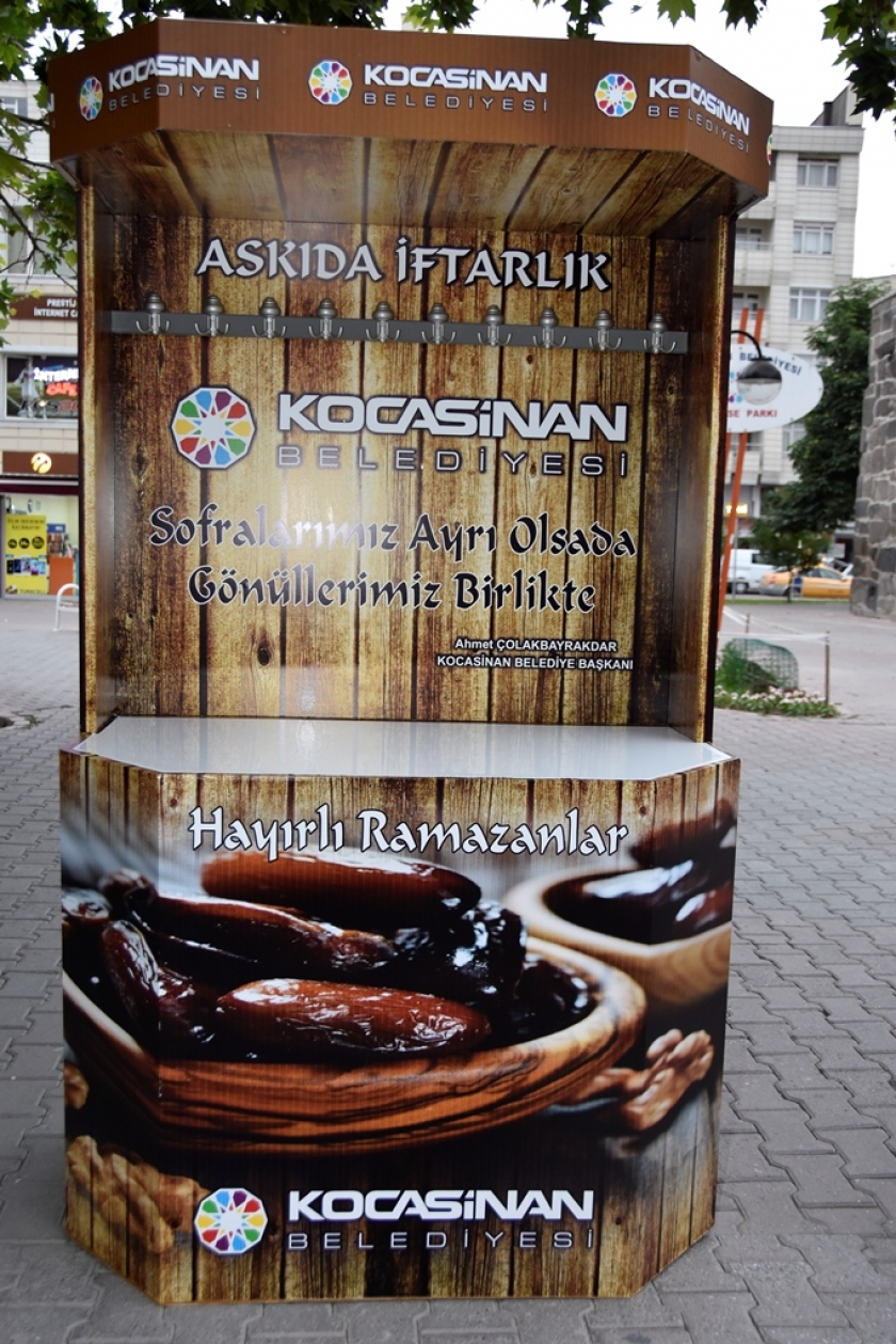 KOCASİNAN’DAN İFTAR VAKTİ YOLDA KALAN VATANDAŞA ‘ASKIDA İFTARLIK’ UYGULAMASI
