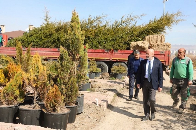 BAŞKAN ÇOLAKBAYRAKDAR, “YEŞİLLENDİRME ÇALIŞMALARIYLA ŞEHRİMİZİ DAHA DA GÜZELLEŞTİRECEĞİZ”