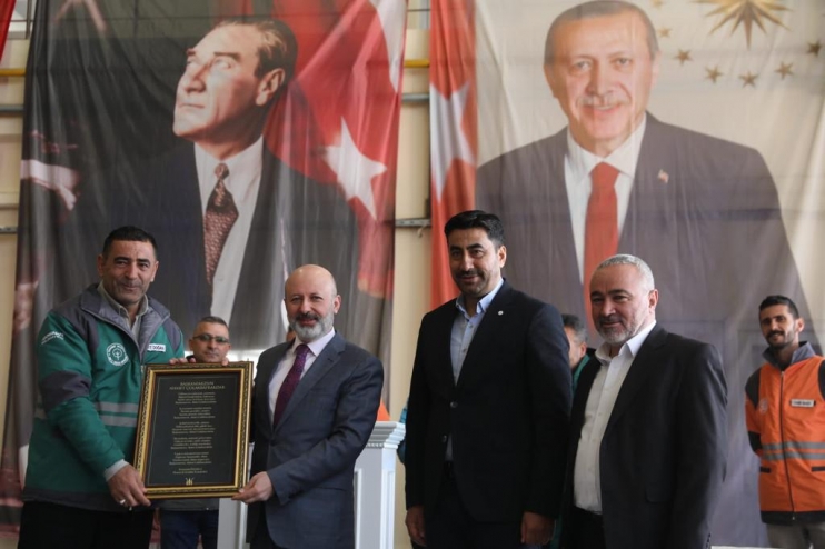 BAŞKAN ÇOLAKBAYRAKDAR, “ÇALIŞANLARIMIZLA ŞEHRİMİZE BÜYÜK HİZMETLER ÜRETİYORUZ”