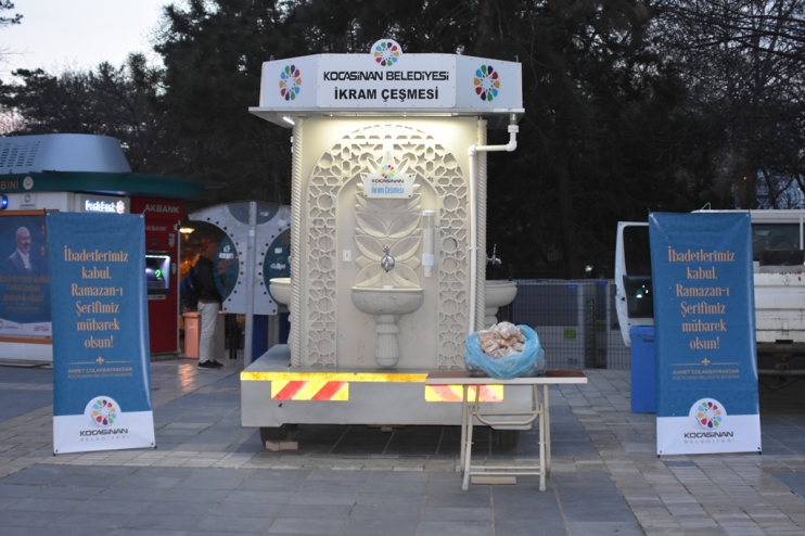 KOCASİNAN’DAN İFTAR VAKTİ YOLDA KALAN VATANDAŞA  ‘İKRAM ÇEŞMESİ’ UYGULAMASI