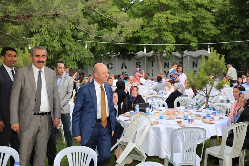 HİZMETTE ÖNCÜ KOCASİNAN BELEDİYESİ’NDEN BİR İLK DAHA BAŞKAN ÇOLAKBAYRAKDAR’DAN İŞÇİLERE BAYRAM MÜJDESİ