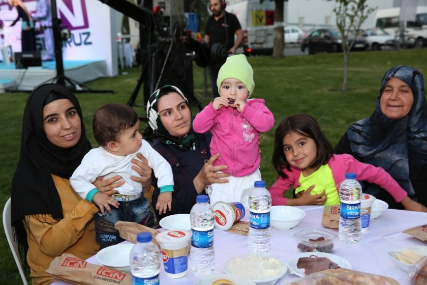 HİZMETTE ÖNCÜ KOCASİNAN BELEDİYESİ’NDEN BİR İLK DAHA BAŞKAN ÇOLAKBAYRAKDAR’DAN İŞÇİLERE BAYRAM MÜJDESİ