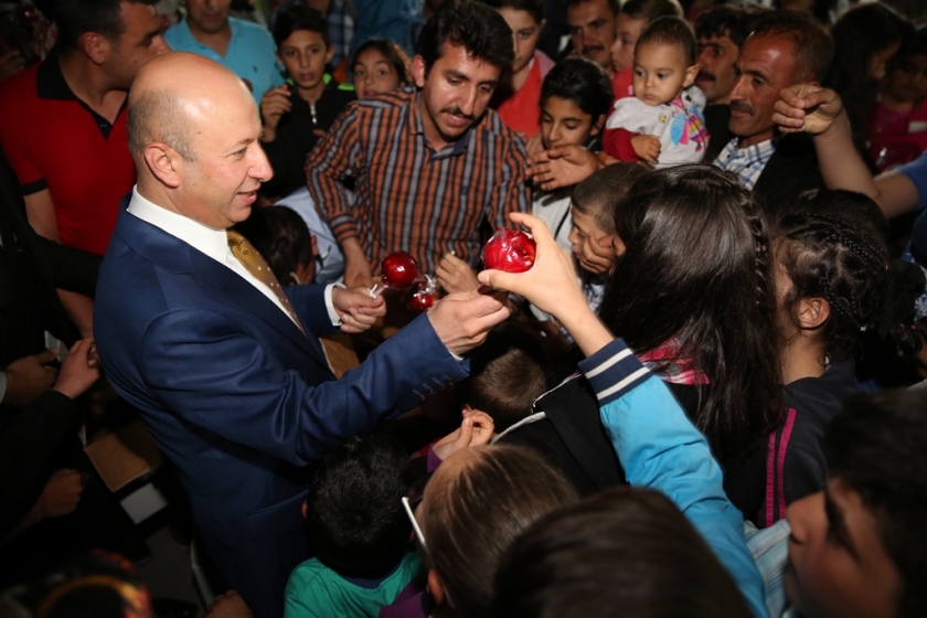 HİZMETTE ÖNCÜ KOCASİNAN BELEDİYESİ’NDEN BİR İLK DAHA BAŞKAN ÇOLAKBAYRAKDAR’DAN İŞÇİLERE BAYRAM MÜJDESİ