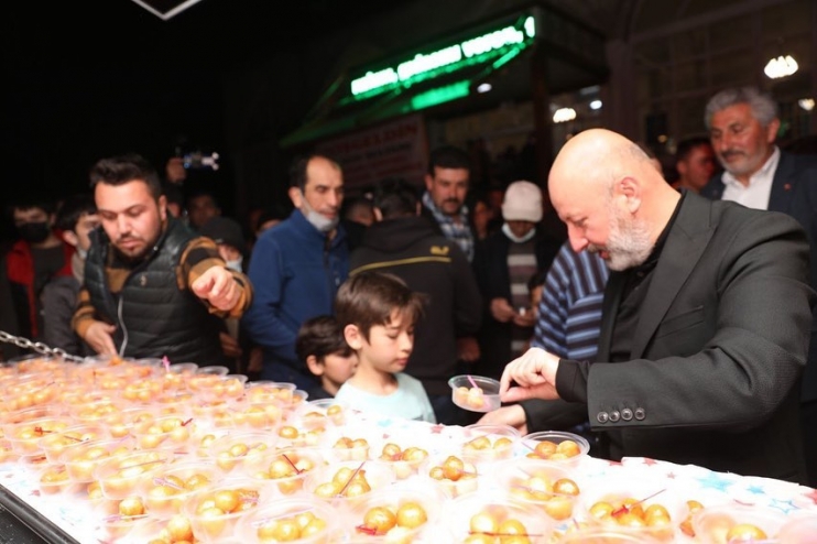 BAŞKAN ÇOLAKBAYRAKDAR, RAMAZANIN BEREKETİNİ VATANDAŞ İLE PAYLAŞIYOR