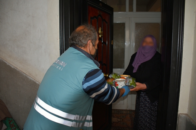 BAŞKAN ÇOLAKBAYRAKDAR, “BAŞIMIZIN TACI BÜYÜKLERİMİZ, BİZİM İÇİN AYRI DEĞERLİ VE ÖNEMLİ”