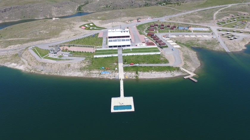 BAŞKAN ÇOLAKBAYRAKDAR, YAMULA’DA GÜVENLE YÜZMEK İSTEYENLER İÇİN YÜZER HAVUZ YAPTIRDI