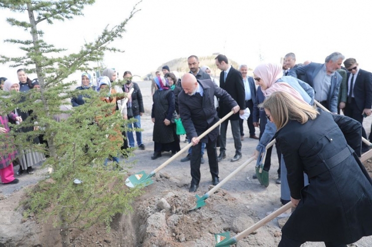 BAŞKAN ÇOLAKBAYRAKDAR, “MİLLET BAHÇESİ İLE KAYSERİ’YE YENİ BİR YAŞAM ALANI”