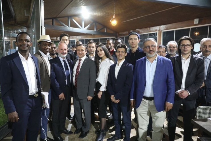 BAŞKAN ÇOLAKBAYRAKDAR, 120 FARKLI ÜLKEDEN ÖĞRENCİLERLE İFTAR SOFRASINDA BULUŞTU