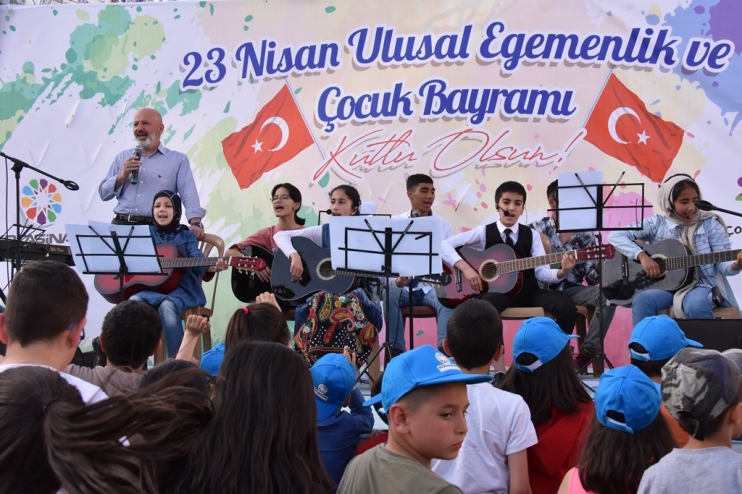 KOCASİNAN BELEDİYESİ’NİN 23 NİSAN KUTLAMASINDA ÇOCUKLAR, DOYASIYA EĞLENDİ