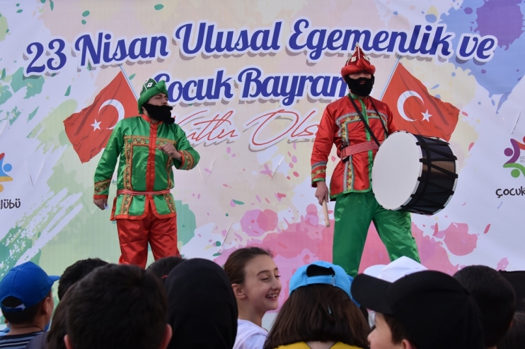 KOCASİNAN BELEDİYESİ’NİN 23 NİSAN KUTLAMASINDA ÇOCUKLAR, DOYASIYA EĞLENDİ