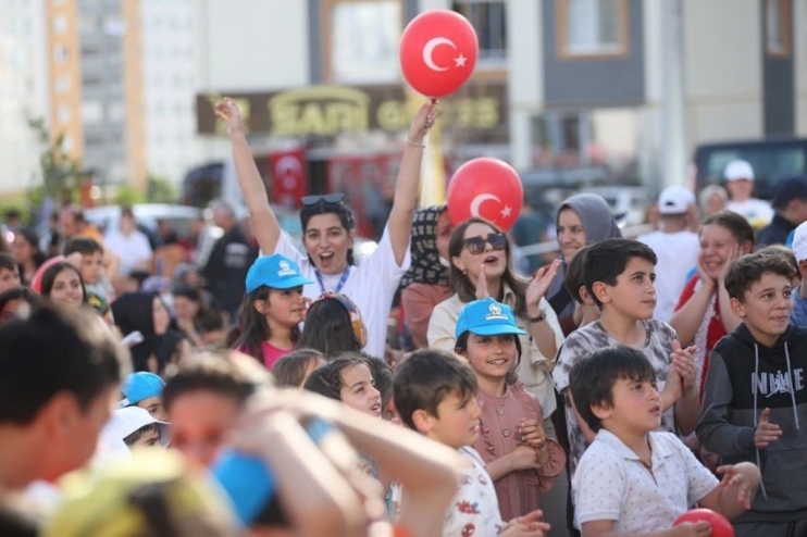 KOCASİNAN BELEDİYESİ’NİN 23 NİSAN KUTLAMASINDA ÇOCUKLAR, DOYASIYA EĞLENDİ