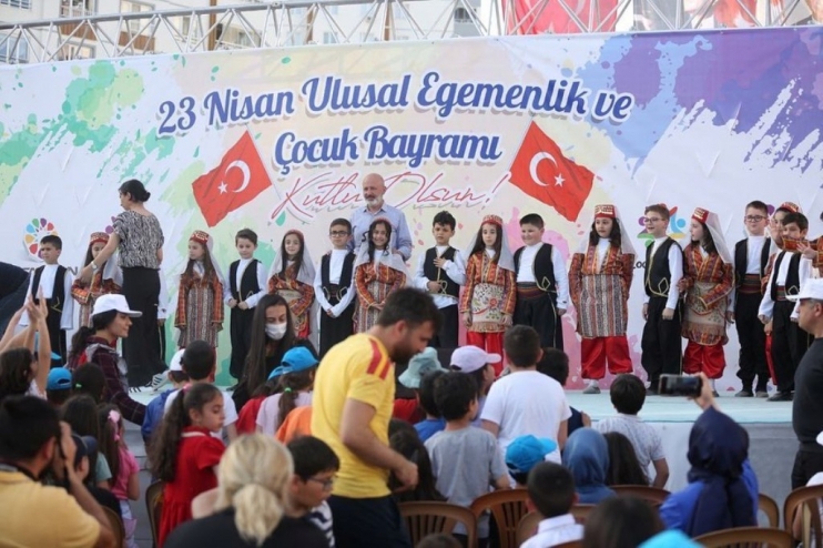 KOCASİNAN BELEDİYESİ’NİN 23 NİSAN KUTLAMASINDA ÇOCUKLAR, DOYASIYA EĞLENDİ
