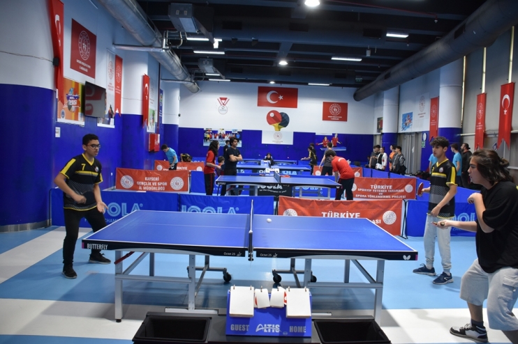 KOCASİNAN’DA LİSELER ARASI SPOR FESTİVALİ HEYECANI DEVAM EDİYOR