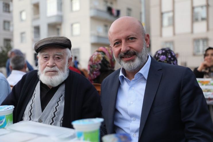 BAŞKAN ÇOLAKBAYRAKDAR, “SOFRALARIMIZ, PAYLAŞTIKÇA BEREKETLENİYOR”