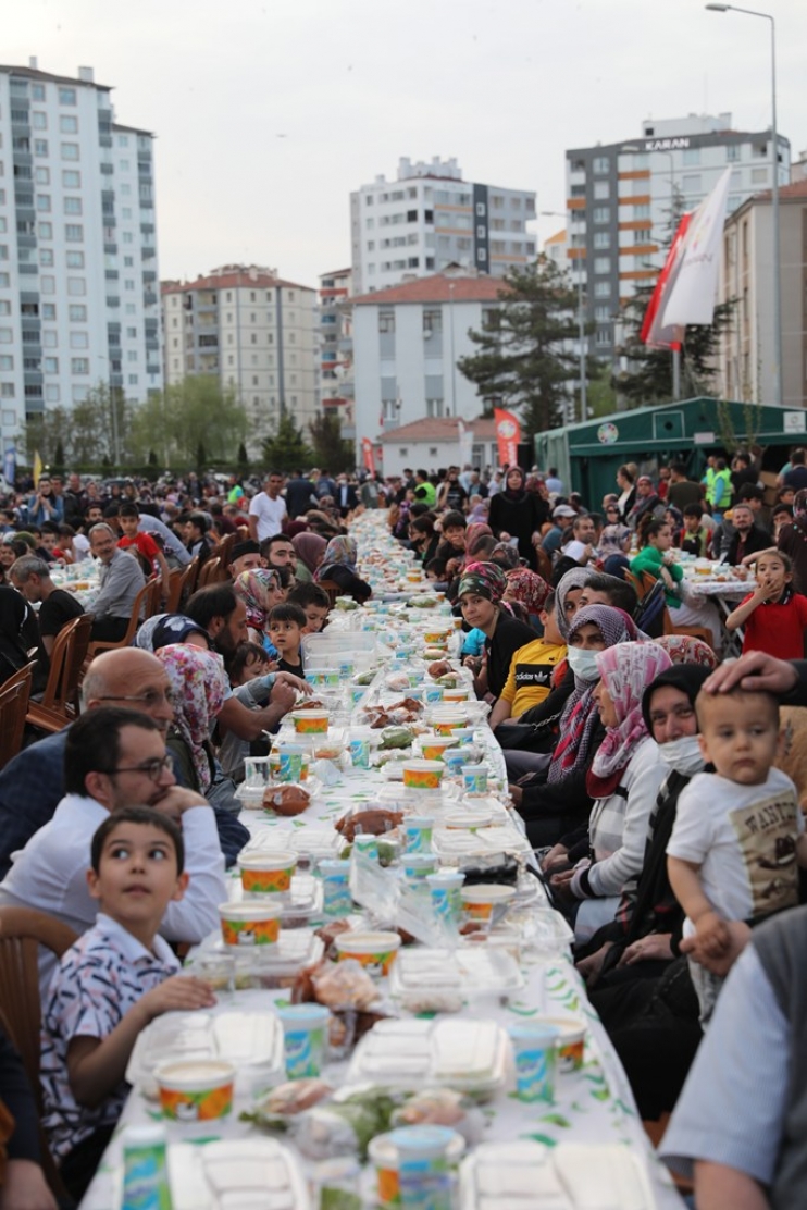 BAŞKAN ÇOLAKBAYRAKDAR, “SOFRALARIMIZ, PAYLAŞTIKÇA BEREKETLENİYOR”
