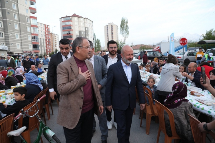 BAŞKAN ÇOLAKBAYRAKDAR, “SOFRALARIMIZ, PAYLAŞTIKÇA BEREKETLENİYOR”