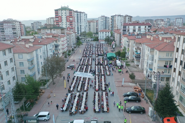 BAŞKAN ÇOLAKBAYRAKDAR, “SOFRALARIMIZ, PAYLAŞTIKÇA BEREKETLENİYOR”