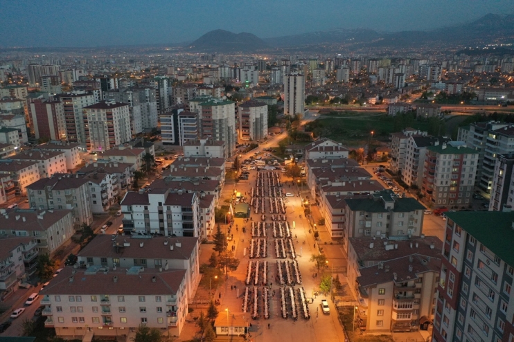 BAŞKAN ÇOLAKBAYRAKDAR, “SOFRALARIMIZ, PAYLAŞTIKÇA BEREKETLENİYOR”