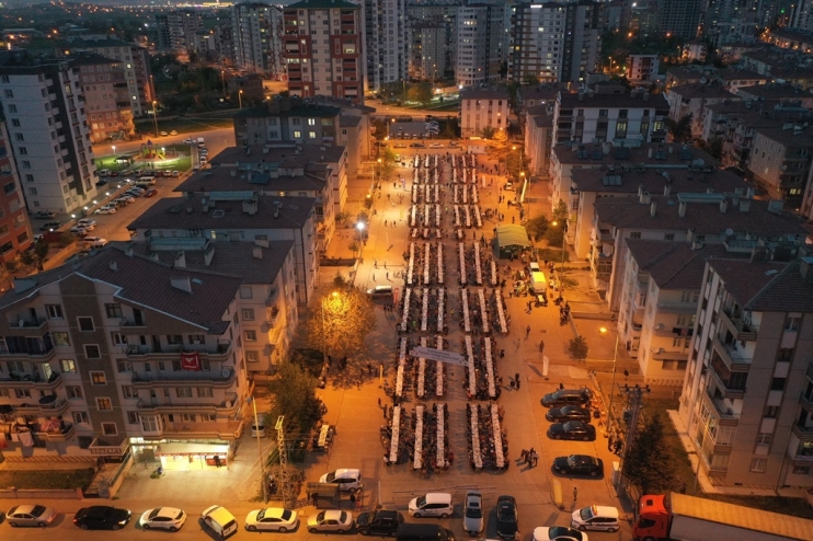 BAŞKAN ÇOLAKBAYRAKDAR, “SOFRALARIMIZ, PAYLAŞTIKÇA BEREKETLENİYOR”