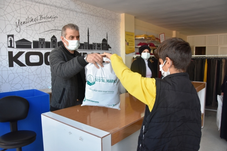HER YIL OLDUĞU GİBİ BU BAYRAMDA BAYRAMLIKLAR KOCASİNAN BELEDİYESİ’NDEN