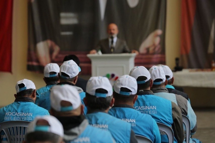 BAŞKAN ÇOLAKBAYRAKDAR, PERSONELİYLE VE VATANDAŞLARLA BAYRAMLAŞTI
