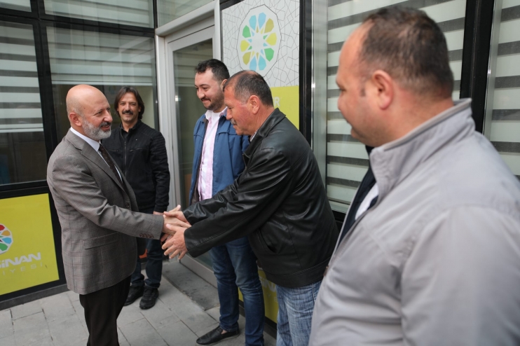 BAŞKAN ÇOLAKBAYRAKDAR, PERSONELİYLE VE VATANDAŞLARLA BAYRAMLAŞTI