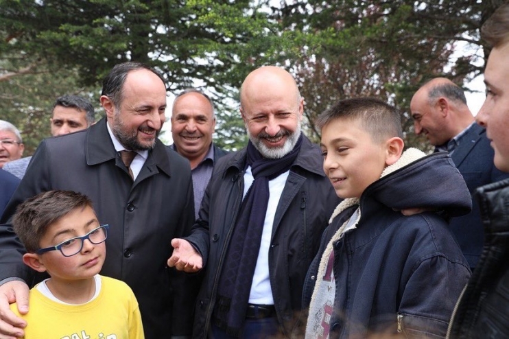 BAŞKAN ÇOLAKBAYRAKDAR, ŞÜKÜR SOFRASINDA VATANDAŞLARLA BULUŞTU
