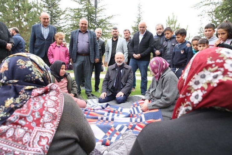 BAŞKAN ÇOLAKBAYRAKDAR, ŞÜKÜR SOFRASINDA VATANDAŞLARLA BULUŞTU