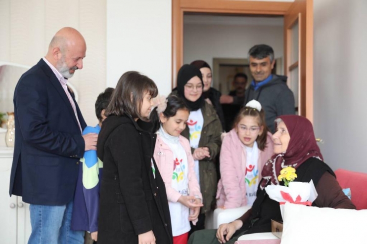 BAŞKAN ÇOLAKBAYRAKDAR’DAN ANNELER GÜNÜ’NDE ANLAMLI ZİYARET