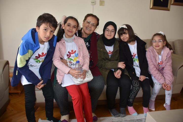 BAŞKAN ÇOLAKBAYRAKDAR’DAN ANNELER GÜNÜ’NDE ANLAMLI ZİYARET